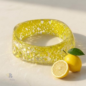 Jarrón Redondo de Resina Amarilla con Patrón de Limones, Hecho a Mano, para Decoración del Hogar - Product Image 1