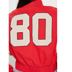 Chaqueta Varsity Roja Corta con Parche de Oso, Cierre de Cremallera en la Manga, Estilo Preppy, Unisex, para Otoño - Product Image 5