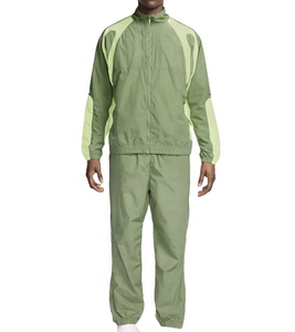 Conjunto Deportivo de Invierno 2026, Casual, Sólido, con Logotipo Personalizado Bordado, Transpirable y Ligero, Chaqueta Cortavientos de Nailon para Hombre - Product Image 1