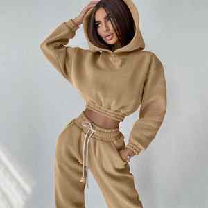 Ensemble de survêtement tendance pour femme, imprimé, écologique, avec logo personnalisé OEM, pantalon de survêtement et sweat à capuche court - Product Image 3