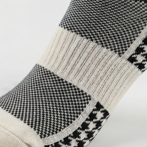 Chaussettes mi-mollet à motif pied-de-poule noir et blanc en coton, polyester et élasthanne, respirantes, pour usage quotidien décontracté, pour adulte, printemps - Product Image 5