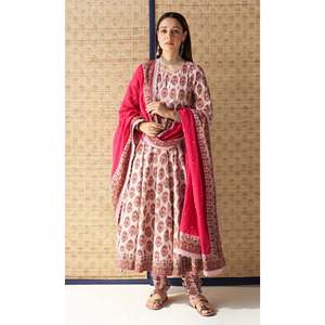 Magnifique ensemble haut-bas et dupatta en mousseline de soie à imprimé numérique, taille XL, manches longues - Product Image 4