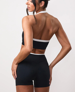 Ensemble de yoga 2 pièces noir haut de gamme pour femme, avec crop top dos nu à encolure dégagée et short taille haute, bordure contrastante, sans couture, en Spandex et Polyester - Product Image 2