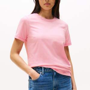 T-shirt uni personnalisé avec logo pour femmes, vente en gros, t-shirt blanc à col rond pour femmes, t-shirt d'été à manches courtes, t-shirt en coton doux et respirant - Product Image 5