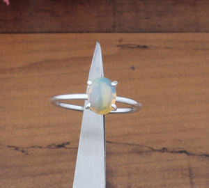 Bague de mariage classique en argent sterling 925 avec turquoise blanche naturelle sertie en bélière, cadeau de naissance d'octobre pour femme - Product Image 2