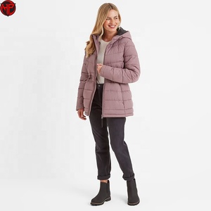 Chaqueta acolchada con capucha para mujer, abrigo de invierno con relleno alternativo al plumón, con cordón ajustable, longitud regular, ropa de exterior, chaqueta tipo burbuja para mujer - Product Image 3