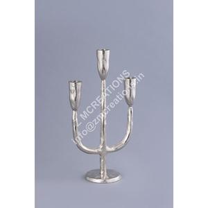 Candelabro de Metal Abstracto de 3 Brazos, Hecho a Mano, Decorativo para Navidad y Pascua, Portavelas de Alta Calidad para Decoración del Hogar - Product Image 1
