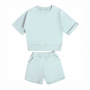 Survêtement d'été en coton pour enfants, sweat-shirt à manches courtes et col rond et short à taille élastique, ensemble décontracté - Product Image 1