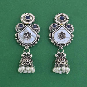 Pendientes Clásicos Elegantes Oxidados de Alta Demanda con Baño Oxidado 811316 - Product Image 1