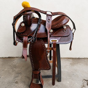 Silla de montar artesanal de grado competición para carreras de barriles, de cuero curtido al aceite marrón |   Wood Tree - Cabrestante Ligero para Uso en Rodeo I S INTERNATIONAL - Product Image 2