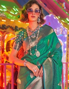 Sari de Diseño Tejido Verde con Mezcla de Seda para Mujer KV con Blusa Sin Coser - Product Image 2