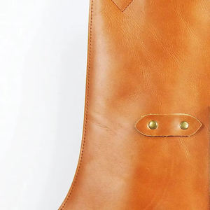 ผ้ากันเปื้อนหนัง PU ทนทานทันสมัย กันน้ำ สำหรับครัว ไม่มีแขน มีกระเป๋า ใช้ซ้ำได้ เป็นมิตรกับสิ่งแวดล้อม - Product Image 3