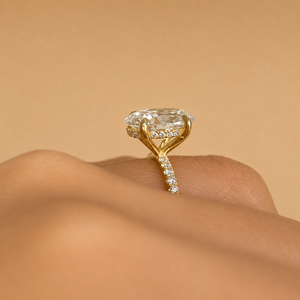 Ensemble de mariage en diamant ovale 4,50 TCW, coupe E-VVS2, certifié IGI, bague de fiançailles et alliance en or jaune 14 carats pour les occasions de fête - Product Image 2