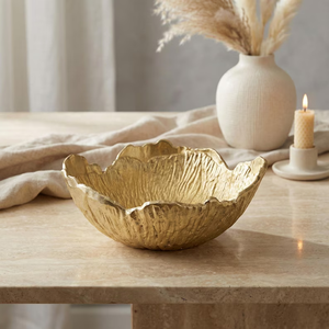 Bol en métal doré fait main avec motif floral sculpté, plat de service décoratif glamour pour offrir en cadeau et décorer la maison - Product Image 6