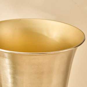 Florero de Metal con Acabado de Latón de Lujo, Diseño Floral Grabado, Centro de Mesa Decorativo Moderno para Decoración del Hogar y Hoteles - Product Image 4