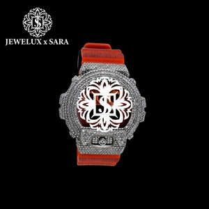 Reloj de Lujo Personalizado Estilo Hip Hop con Pantalla Analógica, Dos Tonos, Diamantes Moissanite Engastados, Correa de Goma Roja, Disponible para la Venta - Product Image 1