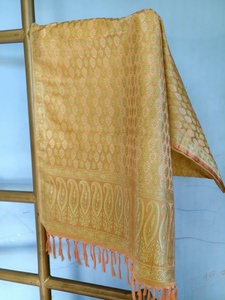 Chal de Seda Amarillo para Mujer, Tejido con Patrón Paisley, Bufanda Larga con Borlas, Estola Ligera Tradicional, Elástica en Cuatro Direcciones, Multiusos - Product Image 1