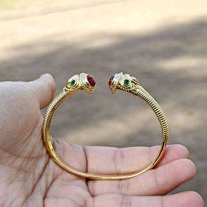 Pulsera de moda al por mayor con rubí, jade y cuarzo esmeralda, brazalete abierto estilo bohemio chapado en oro de 18k - Product Image 5