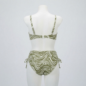 Ensemble bikini côtelé vert pour femme, haut triangle à col ras du cou, bas échancré, bordure contrastante, en Spandex et Polyester extensible, écologique - Product Image 3