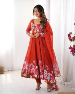 Magnifique robe Anarkali indienne pakistanaise en tissu organza, imprimé floral fantaisie, pour fêtes, mariages, occasions décontractées, vêtements traditionnels pour femmes. - Product Image 1