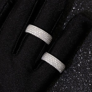 Anillo de Moissanita Hecho a Mano de Excelente Calidad, Accesorio de Moda para un Estilo Urbano Moderno, Disponible a un Precio Razonable - Product Image 3