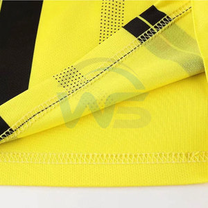 Dernier design d'uniformes de football en polyester respirant avec couleurs et tailles personnalisées, haute qualité pour les clubs et équipes de football - Product Image 4