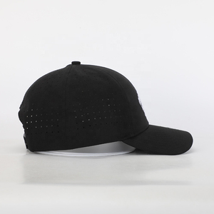 Casquette de sport pour homme à 6 panneaux, broderie personnalisée avec logo, haute qualité OEM, en polyester noir, avec trous découpés au laser - Product Image 2