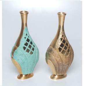 Vases à fleurs en métal faits à la main, design moderne et côtier, écologiques, pour une belle composition de fleurs séchées ou fraîches - Product Image 1