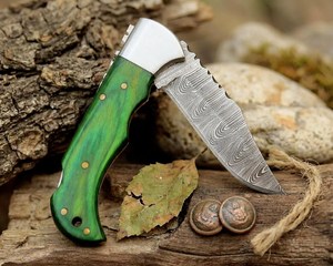 Customized Damascus Steel Drop Point Hunting <b>Knife</b> With Green <b>Handle</b> And Engraved Blade For Outdoor Use - Product Image 6