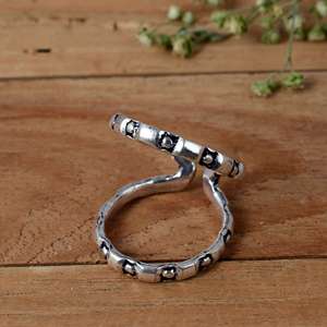 แหวนเงินแท้ 925 ทำมือ สำหรับผู้มีอาการปวดข้อ ดีไซน์ลายชนเผ่าประดับเพชรและลายจุด ปรับขนาดได้ ช่วยพยุงข้อต่อ - Product Image 3