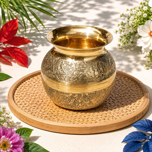 Kalash en laiton décoratif, pot à eau en laiton gravé avec un motif floral, récipient en métal traditionnel pour la prière au temple, la salle de prière, la décoration de la maison - Product Image 5