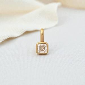 Pendentif breloque en argent 925 avec pierre précieuse en quartz cristal carré de 6 mm |   Breloques de pierres de naissance pour la fabrication de bijoux en gros - Product Image 1