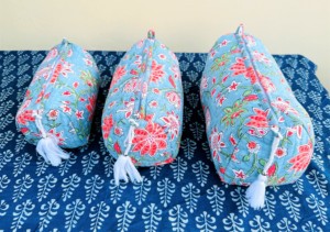 Pochette de voyage en coton pour femmes, personnalisée, faite à la main, avec monogramme floral matelassé, pour cosmétiques - Product Image 3