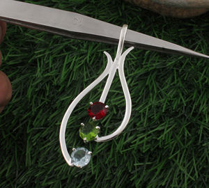 Colgante Vintage de Plata de Ley 925 con Baño de Platino y Piedras Preciosas Multicolores, Peridoto Natural, Granate, Topacio Azul, Joyería Unisex con Piedra de Nacimiento - Product Image 4