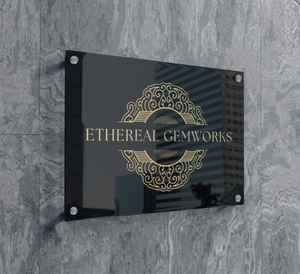 Letrero de Acrílico Negro Brillante Personalizado para Salón |   Placa Comercial con Logotipo 3D en Oro |   Letreros Personalizados para Tiendas Boutique - Product Image 1