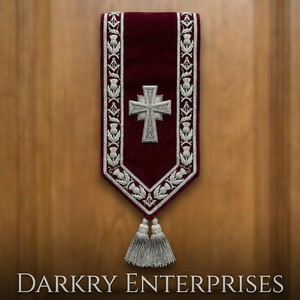 Écharpe maçonnique personnalisée en velours bordeaux avec broderie en fil d'argent, croix celtique et motif épi de blé, ornée de franges et pompons faits main - Product Image 1
