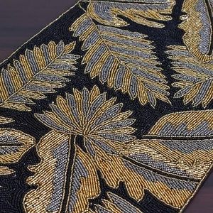 Camino de Mesa Bordado Estilo Bohemio con Diseño de Hojas en Dorado y Negro para Decoración del Hogar - Product Image 5