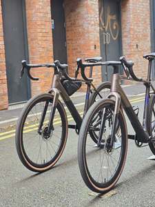Bicicleta de Gravel TrekS SL 7 AXS 2026 con Frenos de Disco, Horquilla de Carbono, Cuadro de Acero al Carbono, 27 Velocidades y Llantas de Fibra de Carbono - Product Image 1