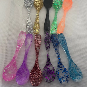 Dernières cuillères de service multifonctionnelles indiennes faites à la main en résine pour salade, cuisine, café et thé - Product Image 1