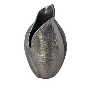 Vases décoratifs en métal de luxe, durables et antirouille, couleur argent, pour la planification d'événements - Vases modernes et minimalistes pour la maison - Product Image 1