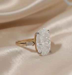 Anillo de Compromiso con Diamante Cultivado en Laboratorio de Corte Ovalado, Anillo de Novia Moderno Unisex, Plata de Ley 925 con Baño de Rodio, Anillo de Boda de Moda - Product Image 4