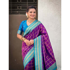 Sari en soie douce à carreaux violets Elite Weaves avec contraste traditionnel Zari tissé, élégant pour club - Product Image 5