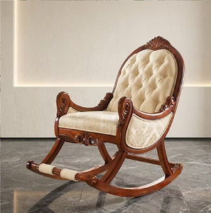 Fauteuil à bascule en bois détaillé avec un design décoratif de base en forme de roue à rayons, disponible à prix de gros. - Product Image 4