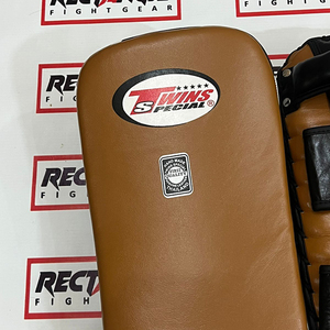 Best Seller Genuine Leather Twins Boxing Training Kick <b>Pads</b> Kick Boxing Strike Curved Arm <b>Pad</b> MMA <b>Focus</b> Muay Thai Punch Shield - Product Image 5