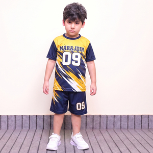 ชุดเสื้อฟุตบอลชายสีดำพิมพ์ลายแบบซับลิเมชั่นพร้อมกางเกงขาสั้น แต่งขอบสีทอง เอวยางยืด แห้งเร็ว ระบายอากาศได้ดี น้ำหนักเบา 100% - Product Image 4