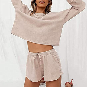 Ensemble short et t-shirt pour femmes, confortable, en coton doux, coupe décontractée, tenue décontractée, idéal pour les voyages, les vacances, l'usage quotidien - Product Image 2