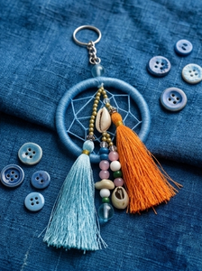 Llavero Atrapasueños Azul con Borlas, Cuentas y Conchas Decorativas - Product Image 3
