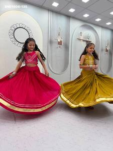 Lehenga para niña de algodón puro de alta calidad con borde sólido y de cinta Lampi, y Choli listo para usar con trabajo de cinta de espejo. Proveedor mundial. - Product Image 2