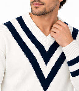 Suéter de Punto Premium Livster para Hombre, Cuello en V, Color Blanco Invernal, Rayas Chevron Azul Marino, Manga Larga, Logotipo Frontal, Talla XL - Product Image 4