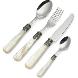 Juego de cubiertos tallados de 3 piezas de plata de ley victoriana antigua con mango de nácar, cuchillo, tenedor y espátula para pescado grabados - Product Image 3